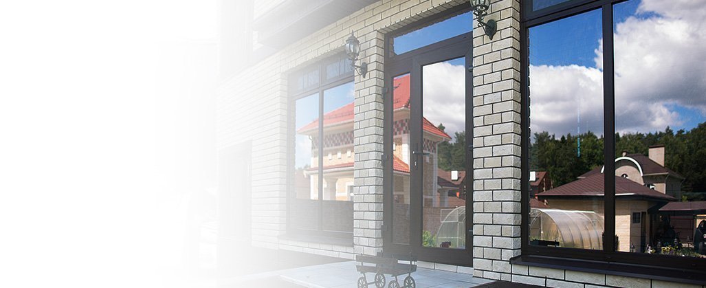 Входные пластиковые двери Rehau