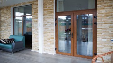 Пластиковые двери